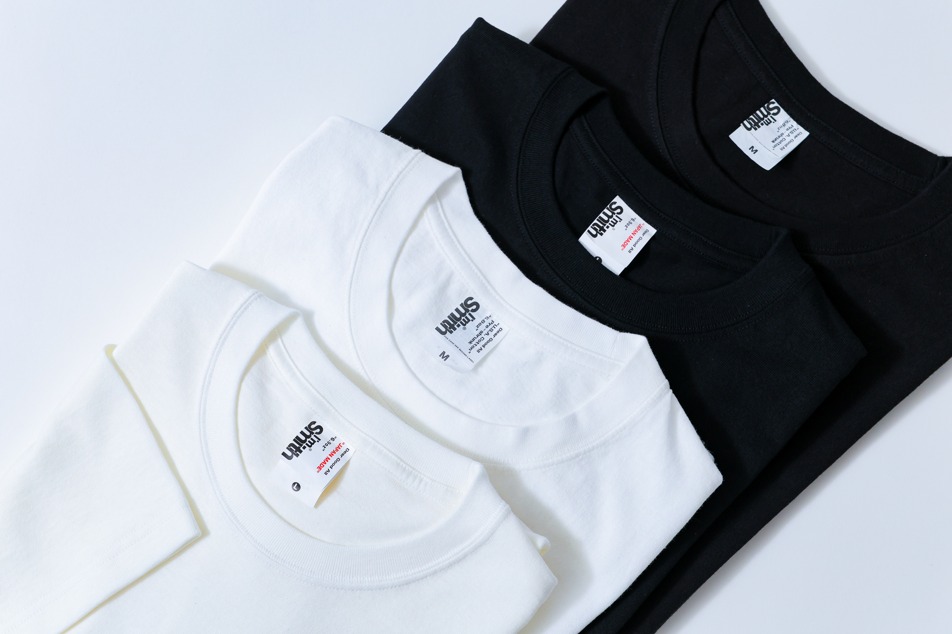 白と黒のI'm Smith Tシャツ